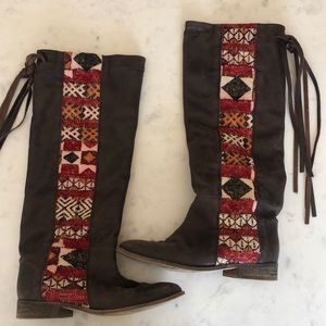 Aisha Coal boot by Howsty